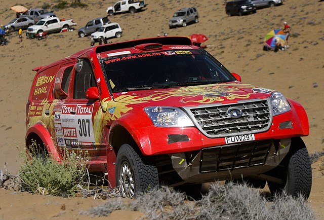 Um veículo de corrida da Great Wall Motors disputando o Rali Dakar.