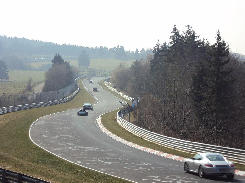 Preços baixos em Carros de Corrida em metal fundido Spark nürburgring