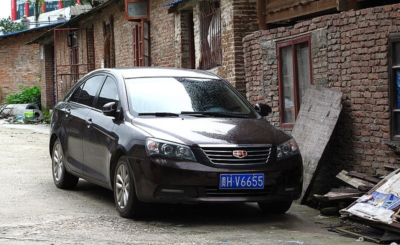 Uma Geely EC7, um dos principais carros da história das fabricantes de carro chineses.