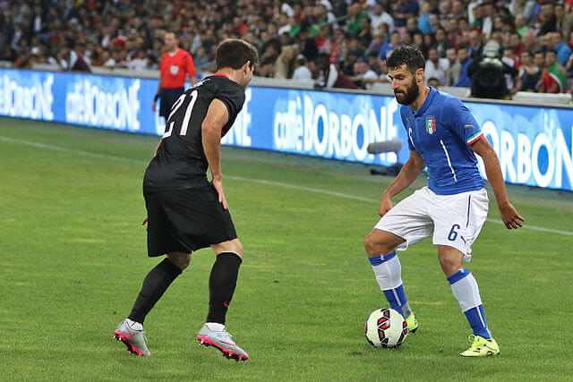 A seleção da Itália em jogo contra Portugal.