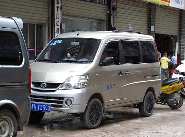 Uma Changhe parada na rua da China