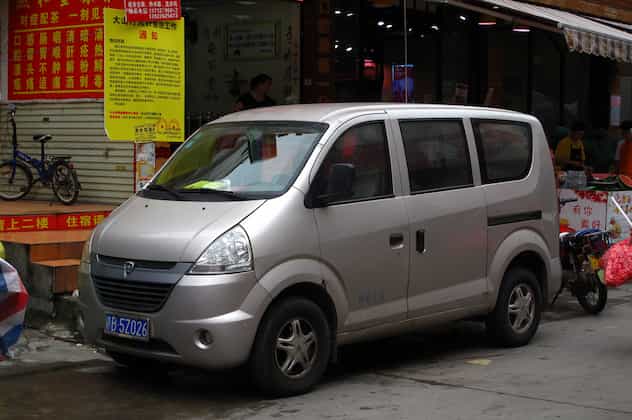 Uma Hafei Luzun Dabawang em uma rua da China.