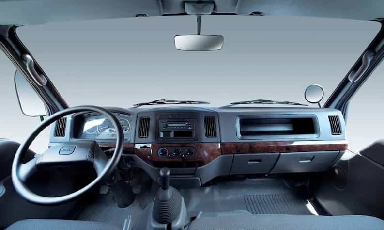 O interior de uma Effa JMC N900