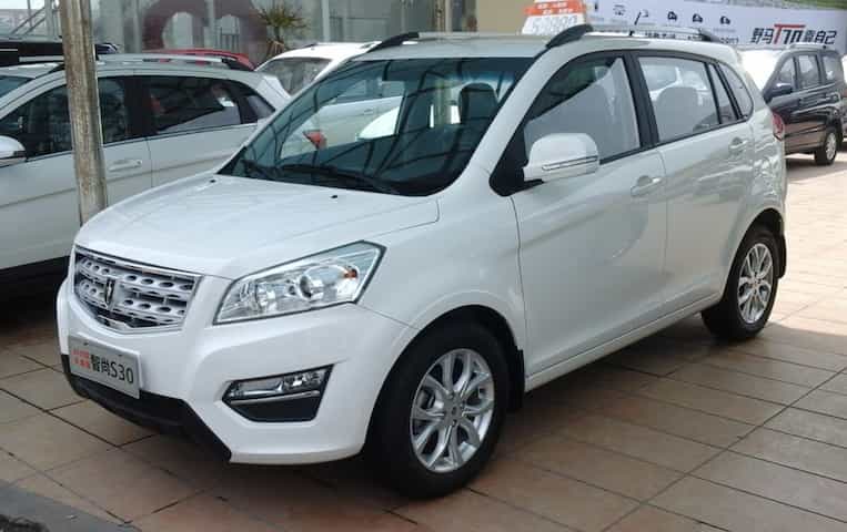 Uma Kantanka K71 parada em uma concessionária na China