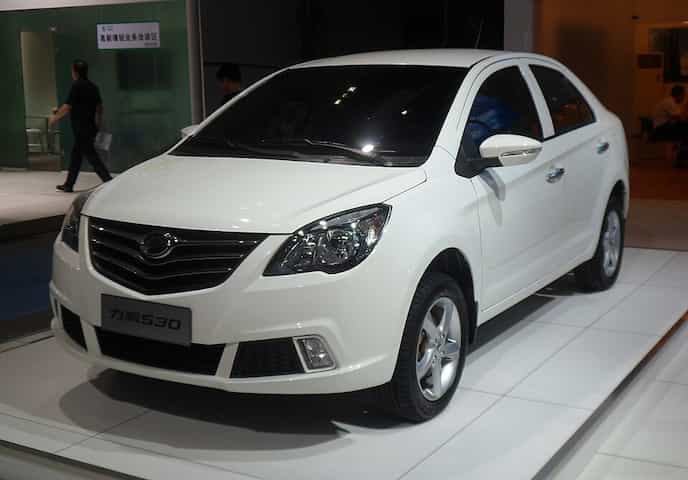 Um Lifan 520 Concept Car, antecessor do carro discutido, em exibição em um Salão do Automóvel na China